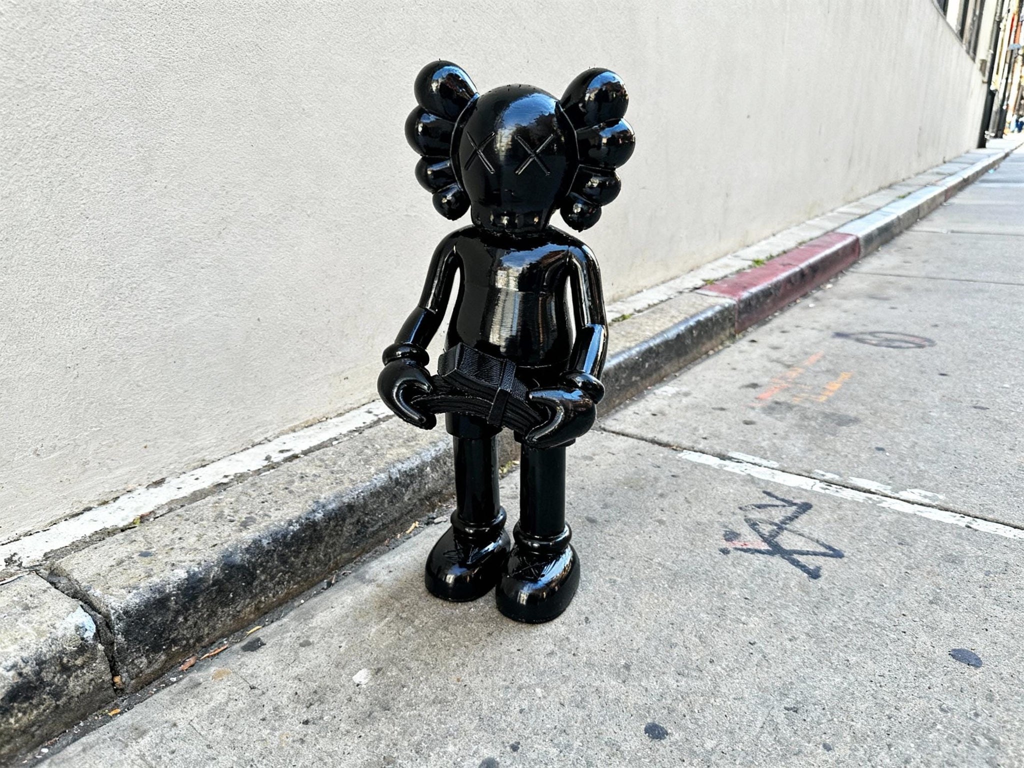 3 FT KAWS-Style Money Counting Figurine– Black Luxury