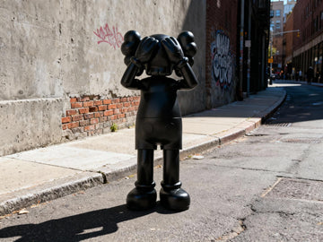 Holiday UK Companion Inspired XL Statue – 90